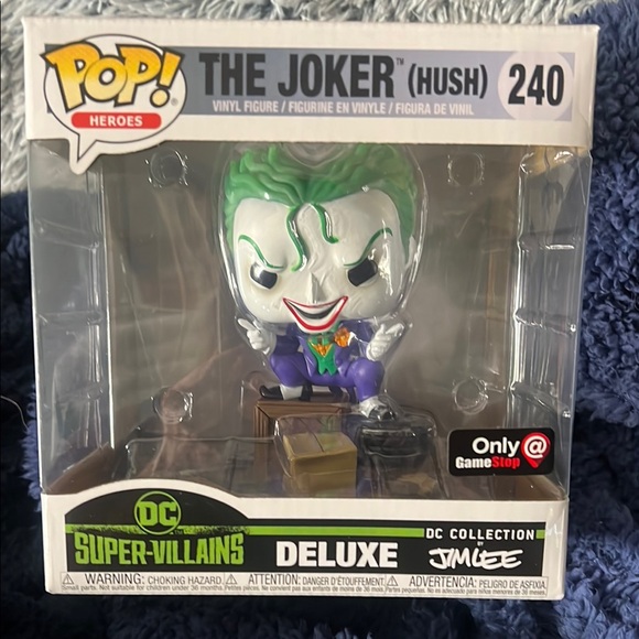 The Joker (Hush) Deluxe Vinyl Figure - Picture 1 of 6